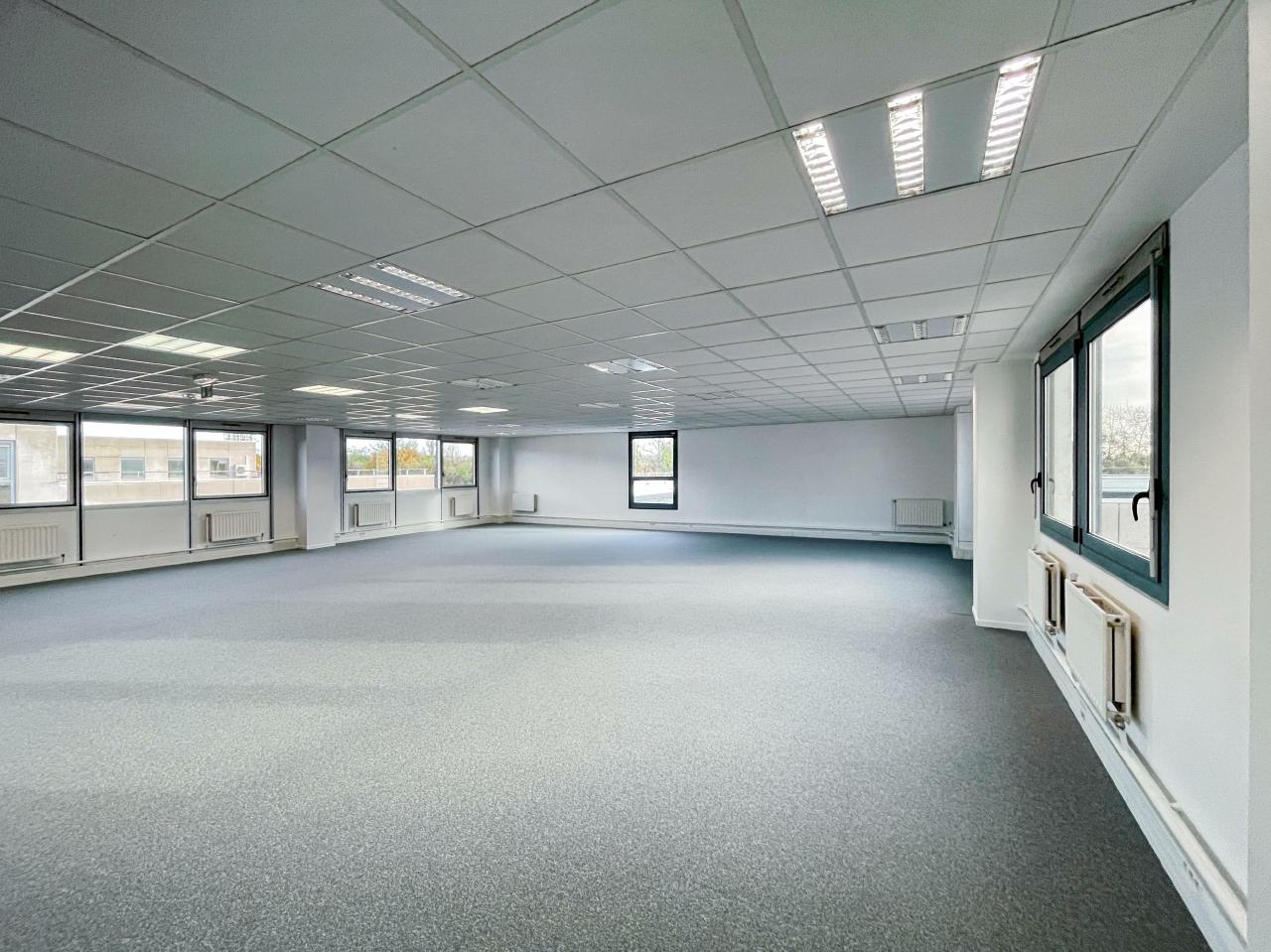 Bureau Fontenay-sous-Bois 299m² Location bureau Fontenay-sous-Bois Val-de-Marne OLBUR2107009 0